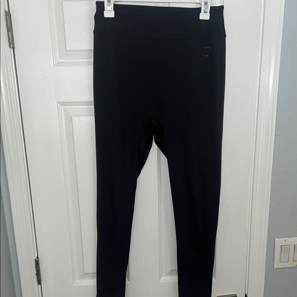 GYMSHARK - “Scrunch Booty” Black Leggings